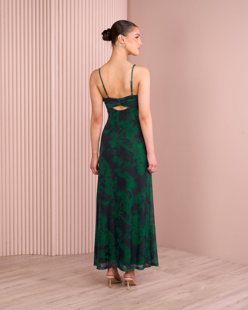 //azzurielle.com/cdn/shop/files/250520_AZZ_ECOM0401_1024x.jpg?v=1753084289