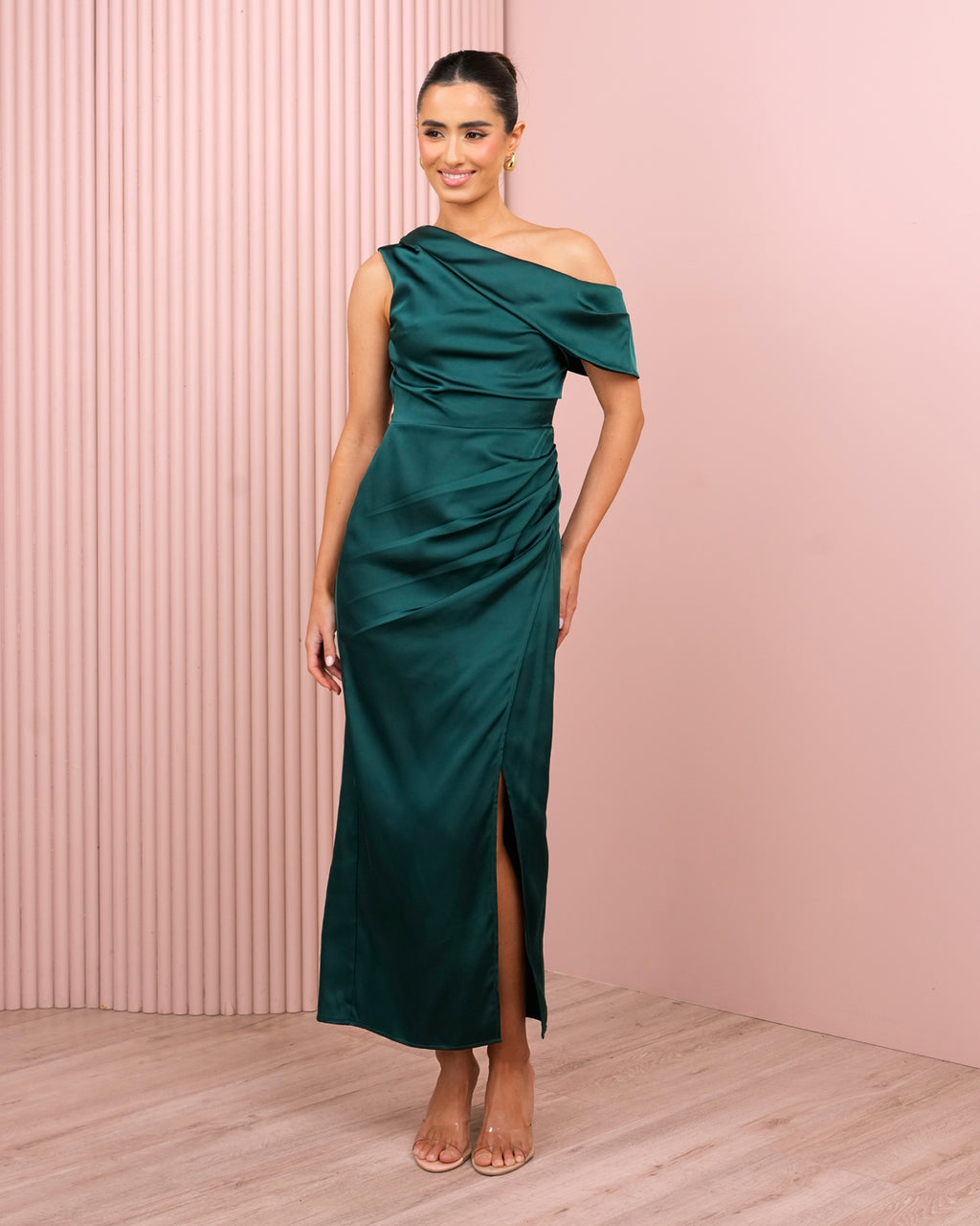 //azzurielle.com/cdn/shop/files/ICONIC_DSC8392_138_1024x.jpg?v=1787373666